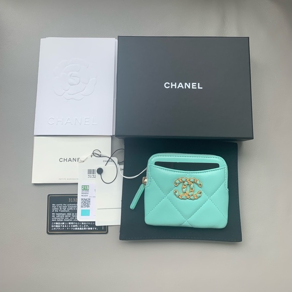 CHANEL Handbags - Chanel 19 Lambskin Zip Around Cardholder